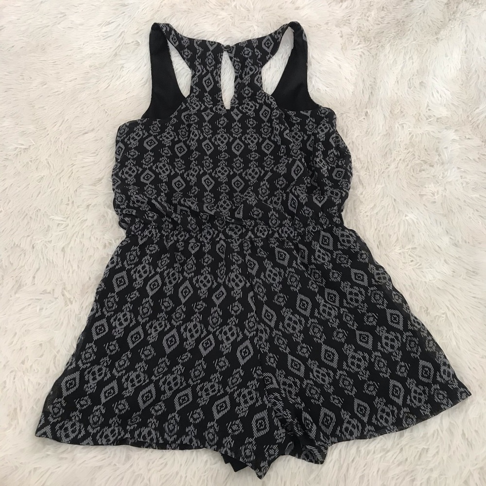 Black Patterned Romper With Pockets - image 4